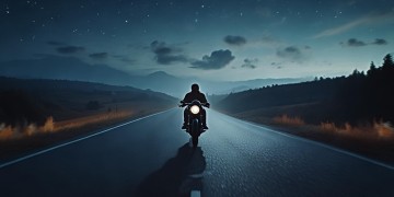 我独自在兜风，这句歌词究竟出自哪首歌？