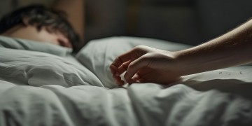 男友睡着拔汗毛正常吗？