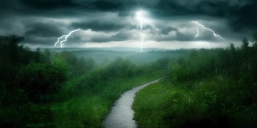 人生总是会有风雨是什么歌？