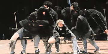 任发丝缠绕双眸是什么歌？揭秘这句歌词背后的音乐密码