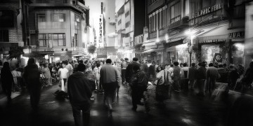 兰溪棹歌中用什么意象来指代春雨？