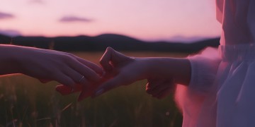 爱意总是迟来是什么歌？