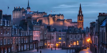 What Are the Must-Visit Attractions in Edinburgh?