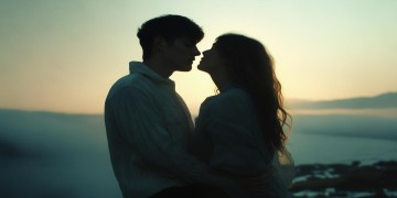 女友撩人亲亲我什么意思？
