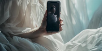 给女友发上身照片，这真的犯法吗？