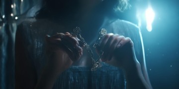 女友要求戴手铐，这样的行为真的犯法吗？