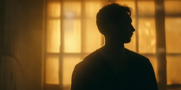 男子打女友大哥犯法吗？