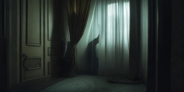 男生偷窥女友隐私违法吗？