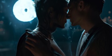 突然亲天蝎男友代表什么？是冲动还是深情的信号？